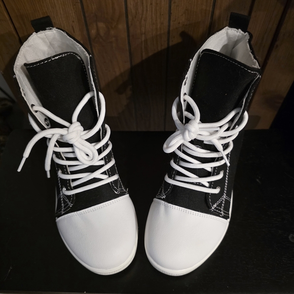 Stylish Black and White High-Top Wedge Sneakers - Picture 4 of 7